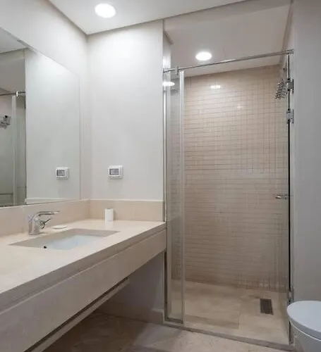 Newly Furnished & Bright 2br Apt: Mangroovy *