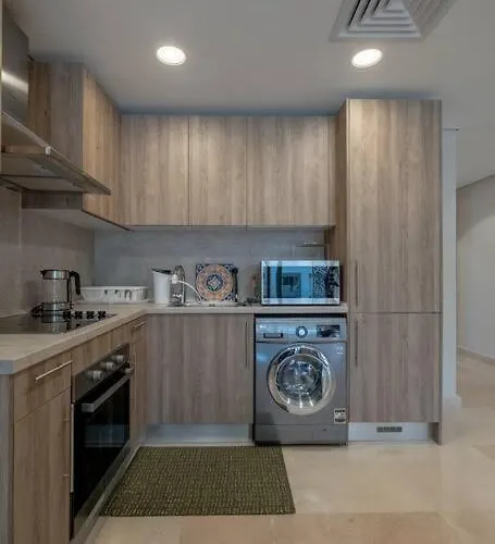 Newly Furnished & Bright 2br Apt: Mangroovy Daire