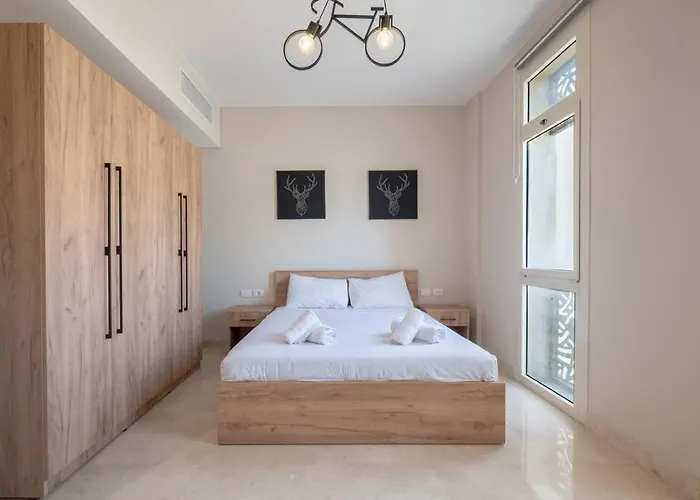Newly Furnished & Bright 2br Apt: Mangroovy Daire